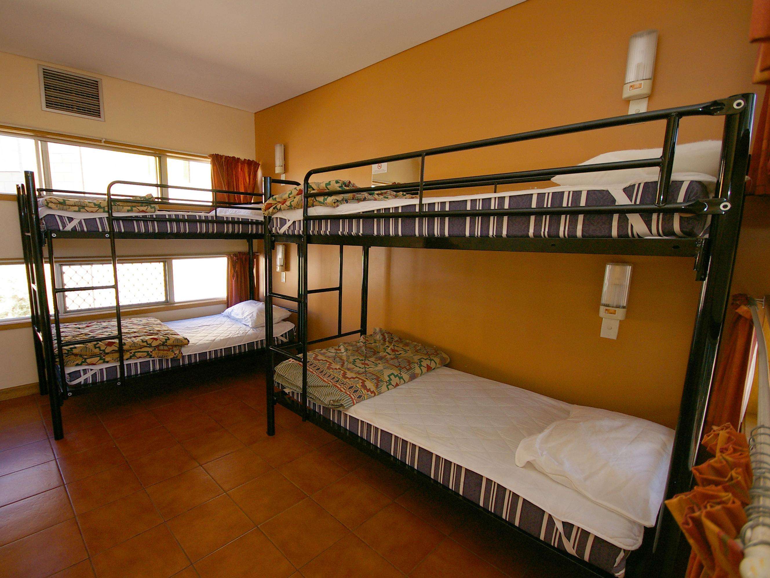 单位宿舍简易双层铁床案例