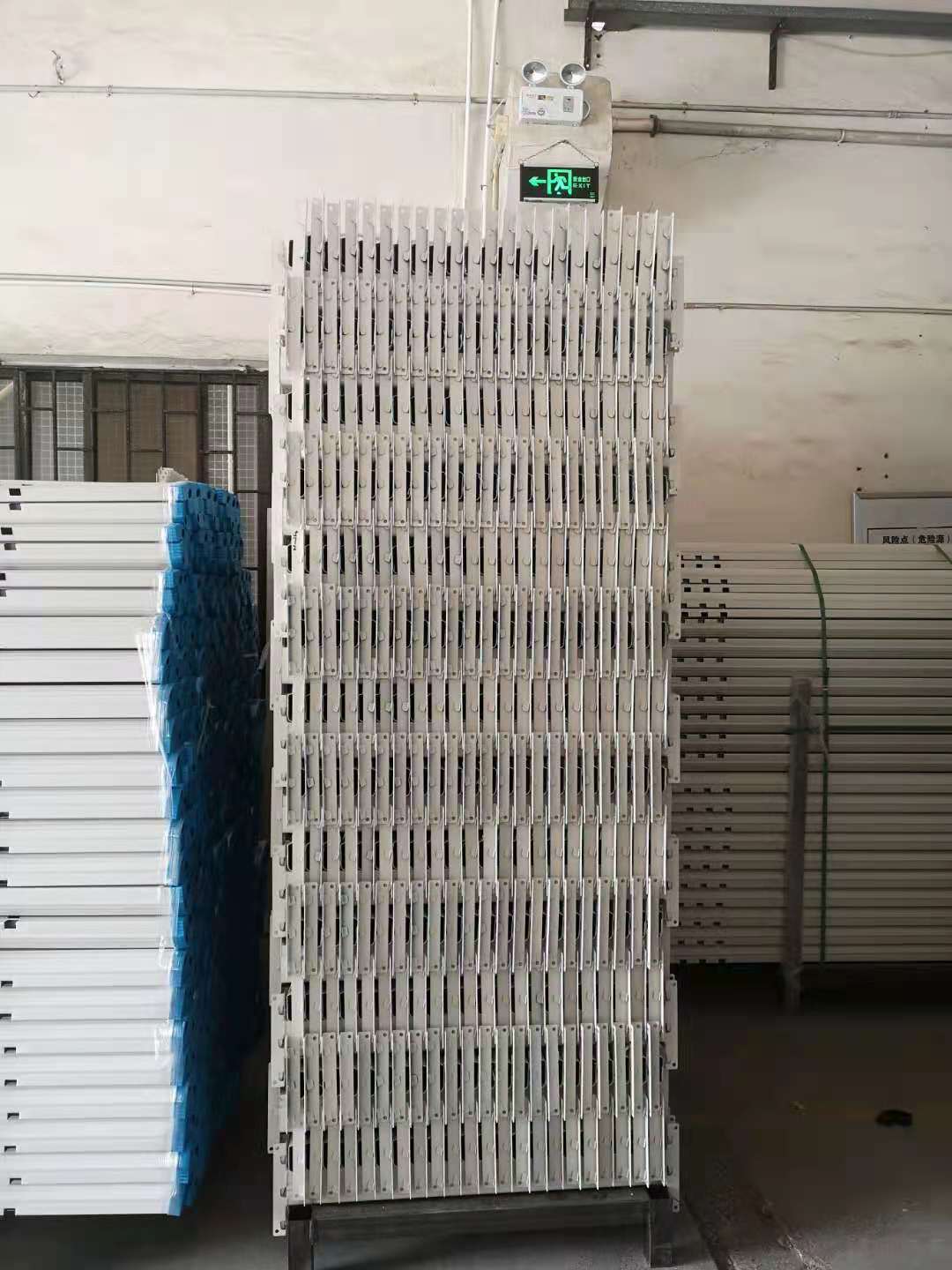 上下铺铁床工程案例