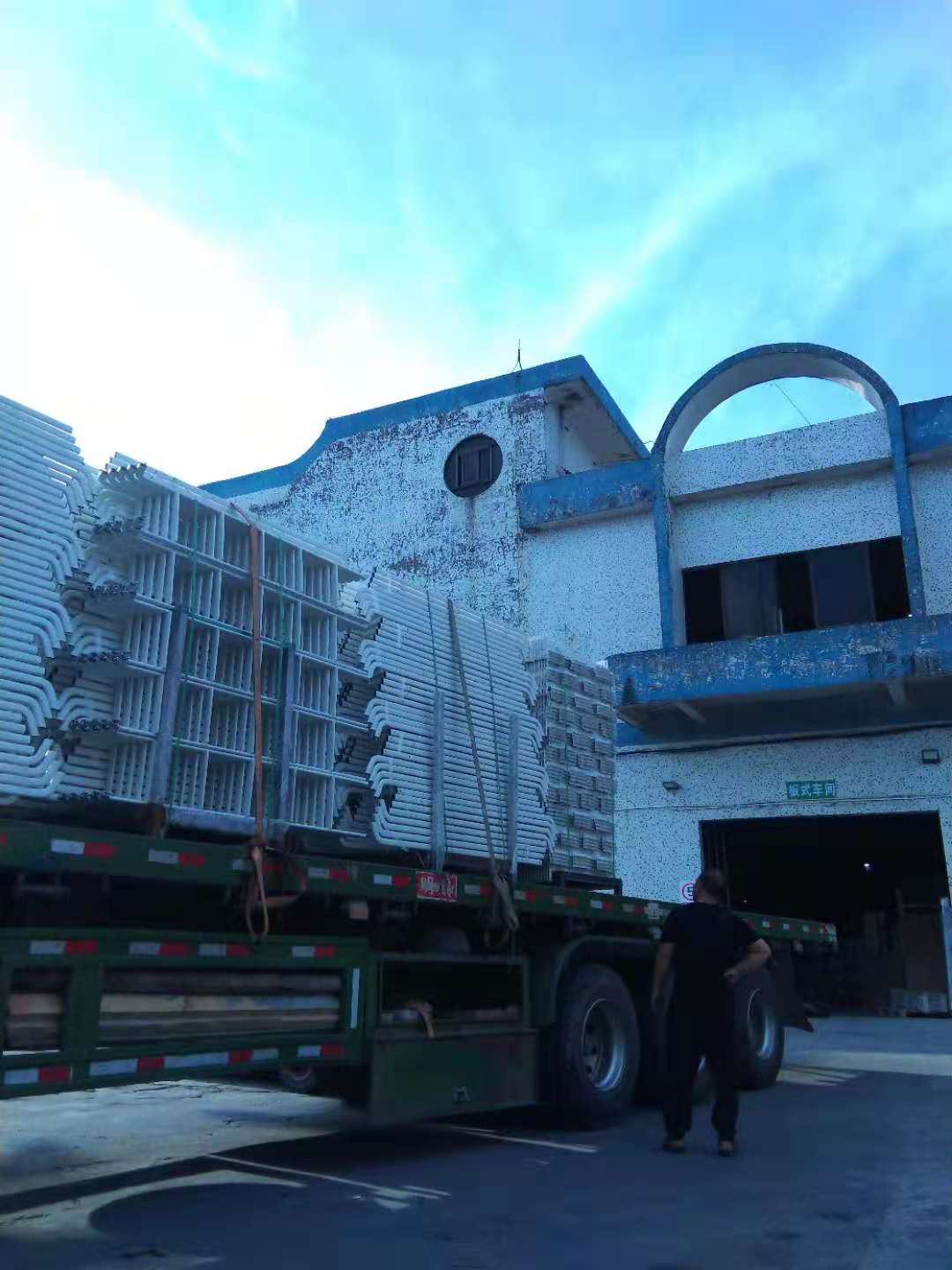 怎样知道上下铺铁床要多少钱