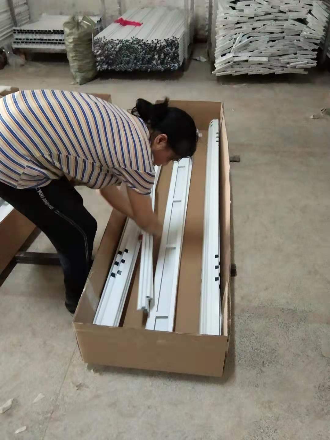 怎样包装双层铁床出货？