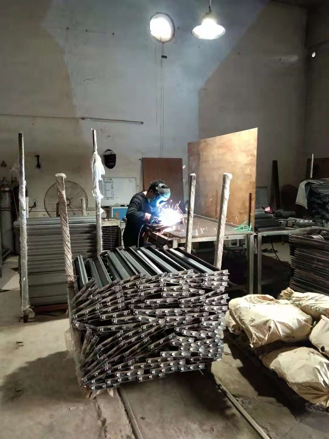 怎么焊接双层铁床才更牢固