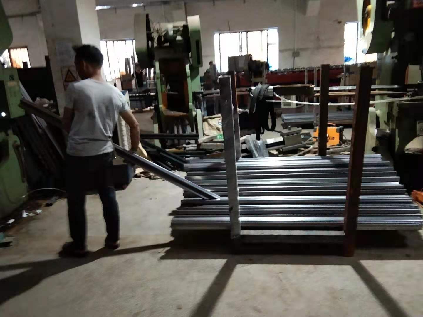 从材料到加工的铁床生产厂家