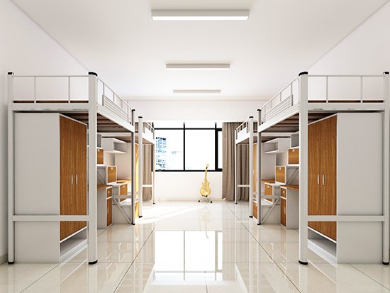 选择双层床的上铺还是下铺？