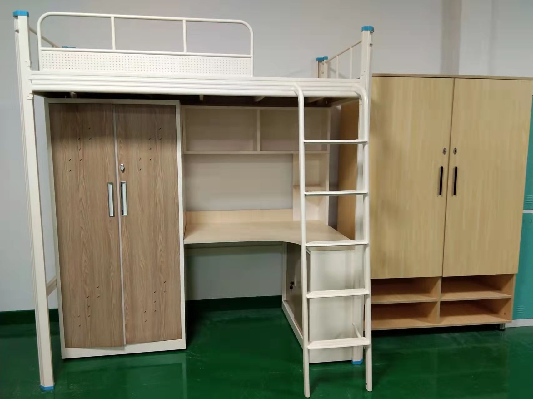 双层铁床是成人床吗？它的高度是多少？