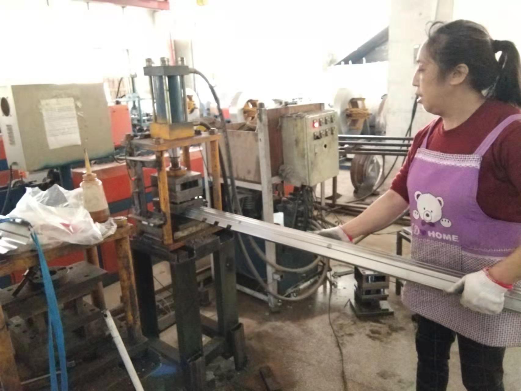 怎样判断铁架床商家是厂家