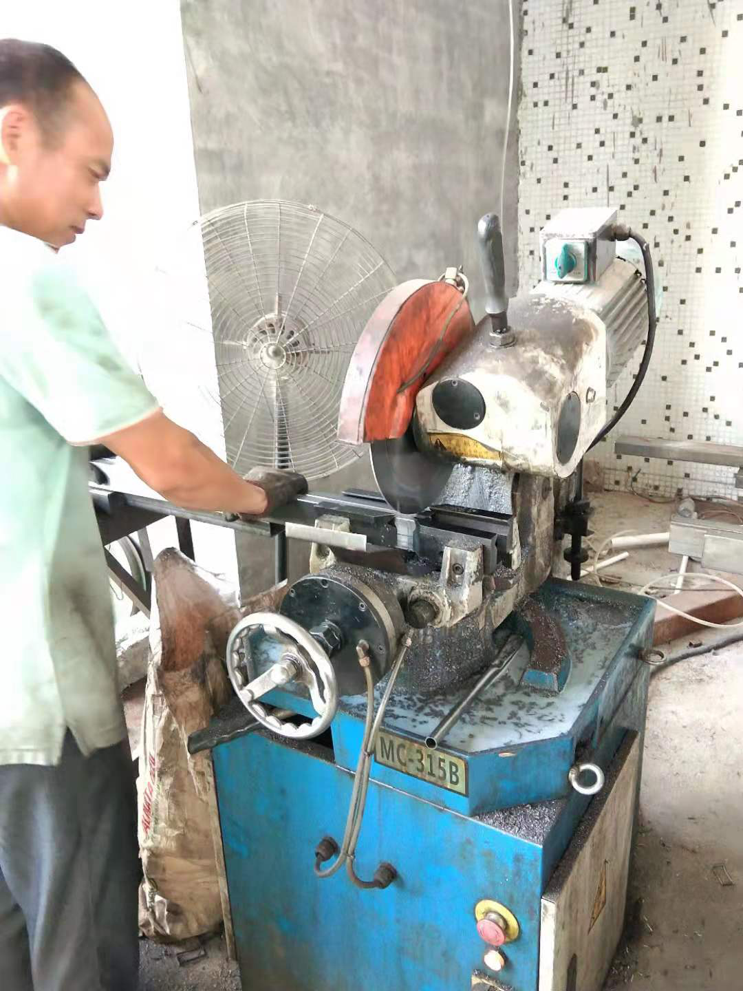 上下铺铁床生产厂家具备哪些配置