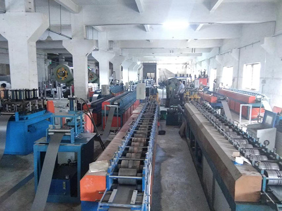 你见过铁架床生产车间吗？