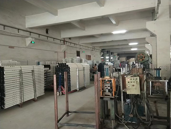 你见过铁架床生产车间吗？