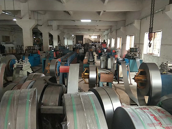 你见过铁架床生产车间吗？