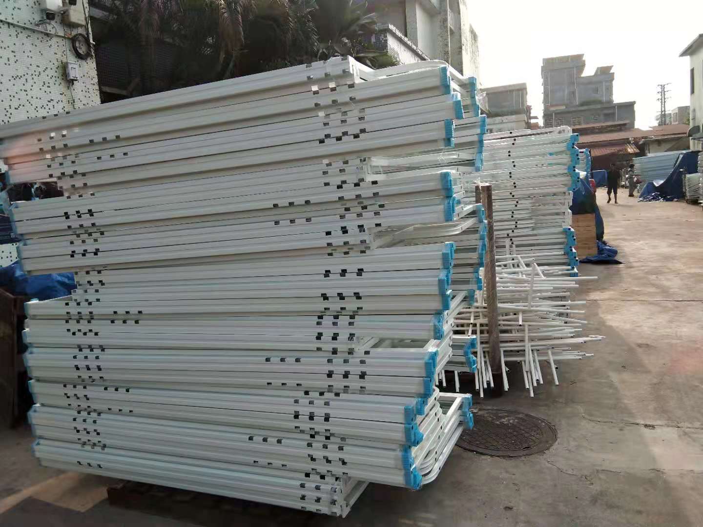 上下铺铁床用什么材料做的好？