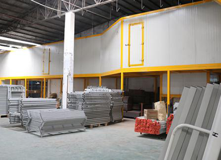 上下铺铁床厂家都有哪些生产设备